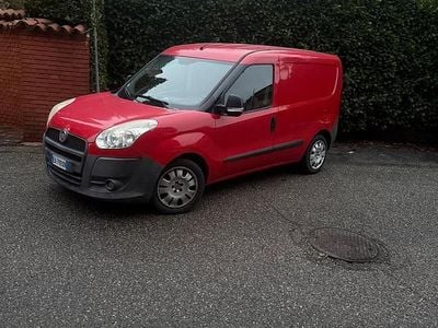Usata Fiat Doblò 95 CV (69 kW) 2011 Rosso Monovolume
