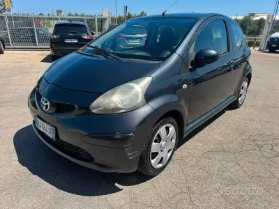 Usata Toyota Aygo 68 CV (50 kW) 2007 Grigio Utilitaria