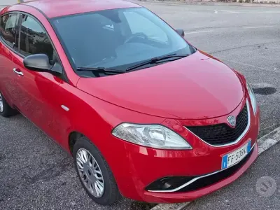 Usata Lancia Ypsilon 69 CV (50 kW) 2016 Rosso Utilitaria