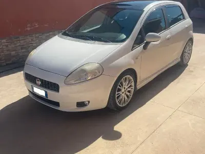 Usata Fiat Grande Punto Sport 90 CV (66 kW) 2008 Bianco Utilitaria
