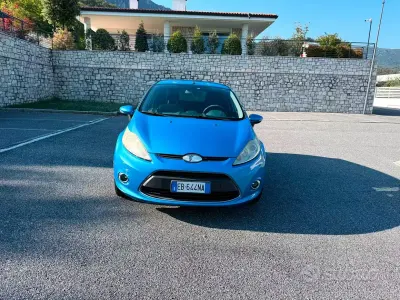 Usata Ford Fiesta Titanium 97 CV (71 kW) 2011 Bluazzurro Berlina