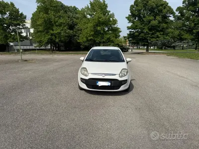 Usata Fiat Punto Evo Dynamic 77 CV (56 kW) 2011 Bianco Utilitaria