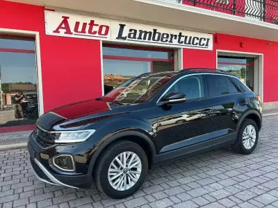 Usata VW T-Roc Life 110 CV (80 kW) 2023 Nero SUV