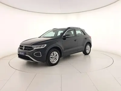 Usata VW T-Roc Life 116 CV (85 kW) 2025 Deep black perlato SUV