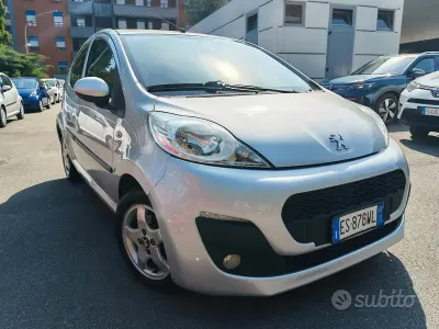 Usata Peugeot 107 68 CV (50 kW) 2013 Grigio Utilitaria