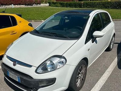 Usata Fiat Grande Punto 77 CV (56 kW) 2011 Bianco Utilitaria