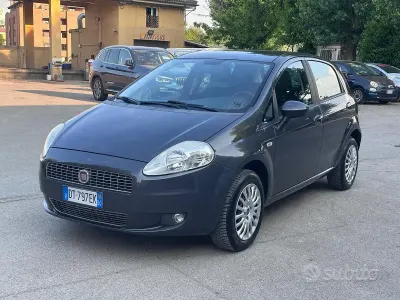 Usata Fiat Grande Punto 69 CV (50 kW) 2008 Grigio Utilitaria
