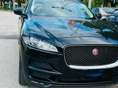 Usata Jaguar F-Pace 250 CV (183 kW) 2019 Nero SUV