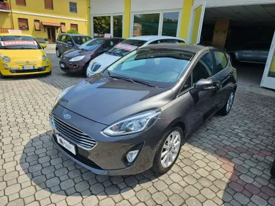 Usata Ford Fiesta Vignale 86 CV (63 kW) 2018 Grigio Utilitaria