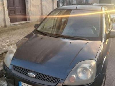 Usata Ford Fiesta Titanium 68 CV (50 kW) 2006 Grigio Utilitaria