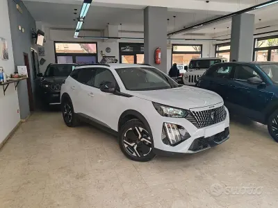 Usata Peugeot 2008 Allure+ 101 CV (74 kW) 2025 Bianco SUV