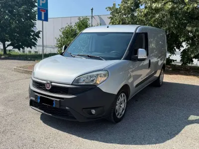 Usata Fiat Doblò 105 CV (77 kW) 2016 Argento Monovolume