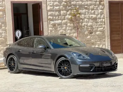 Usata Porsche Panamera Chrono 330 CV (242 kW) 2018 Grigio Berlina