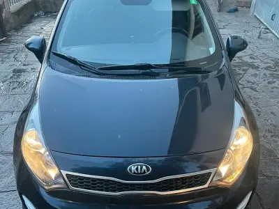 Usata Kia Rio 85 CV (62 kW) 2015 Giallo Berlina