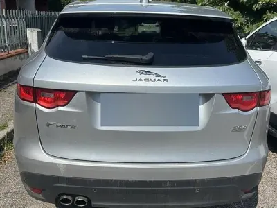 Usata Jaguar F-Pace 180 CV (132 kW) 2018 Grigio SUV