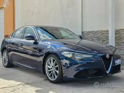 Usata Alfa Romeo Giulia Super 180 CV (132 kW) 2017 Blu Berlina