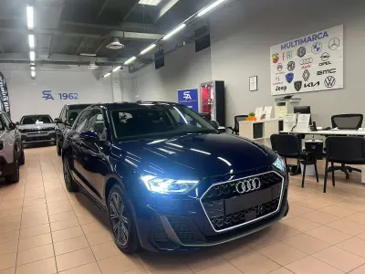 Nuova Audi A1 Sportback S-Line 116 CV (85 kW) 2026 Blu navarra metallizzato Utilitaria