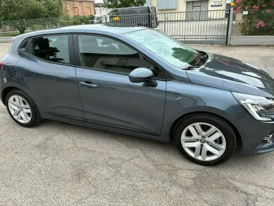 Usata Renault Clio V Zen 91 CV (66 kW) 2021 Grigio Berlina