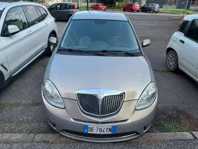 Usata Lancia Ypsilon 60 CV (44 kW) 2007 Oro Utilitaria