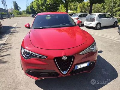 Käytetty Alfa Romeo Stelvio 190 HP (139 kW) 2022 Punainen Katumaasturi