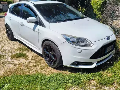 Usata Ford Focus ST 250 CV (183 kW) 2012 Bianco Berlina