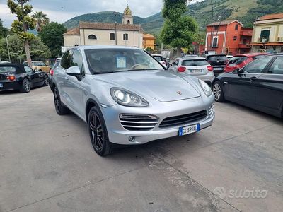Usata Porsche Cayenne 240 CV (176 kW) 2011 Grigio SUV