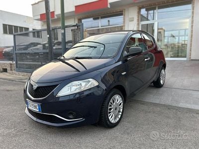 Usata Lancia Ypsilon Gold 69 CV (50 kW) 2016 Blu Utilitaria