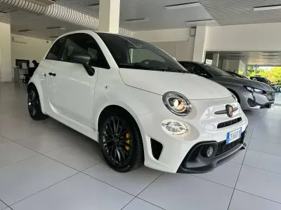 Usata Abarth 695 179 CV (131 kW) 2024 Bianco gara Utilitaria