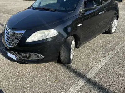 Usata Lancia Ypsilon Silver 69 CV (50 kW) 2011 Utilitaria