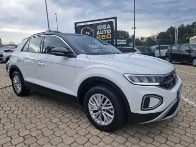 Usata VW T-Roc Life 110 CV (80 kW) 2023 Bianco SUV