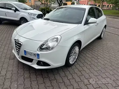Gebraucht Alfa Romeo Giulietta Exclusive 170 PS (125 kW) 2013 Weiß Kleinwagen