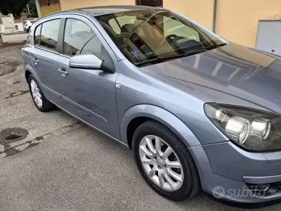 Usata Opel Astra Cosmo 90 CV (66 kW) 2004 Beige Berlina