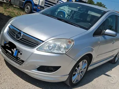 Usata Opel Zafira 150 CV (110 kW) 2009 Grigio Monovolume