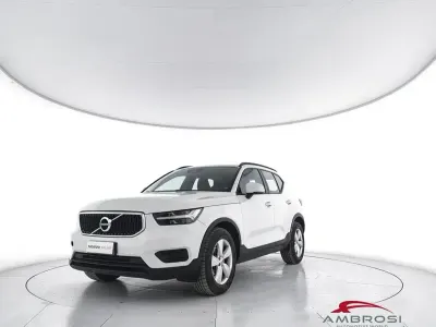 Usata Volvo XC40 Momentum 129 CV (94 kW) 2022 Bianco SUV