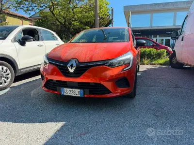 Usata Renault Clio V Equilibre 65 CV (47 kW) 2023 Arancione Berlina