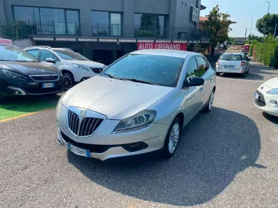 Usata Lancia Delta 120 CV (88 kW) 2010 Grigio Utilitaria