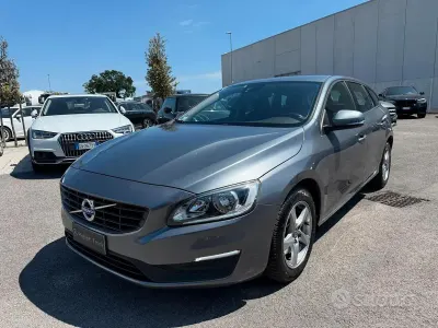Usata Volvo V60 Kinetic 120 CV (88 kW) 2017 Grigio Station wagon