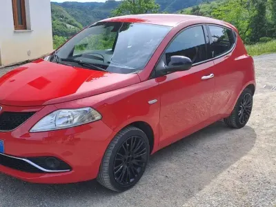 Usata Lancia Ypsilon Silver 95 CV (69 kW) 2017 Utilitaria