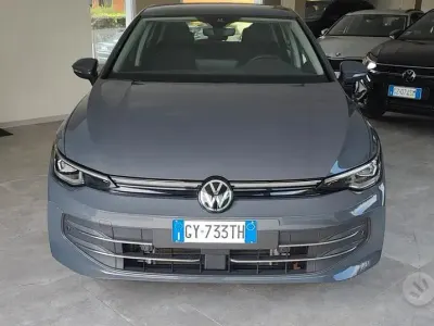 Usata VW Golf VIII Style 150 CV (110 kW) 2025 Grigio Berlina