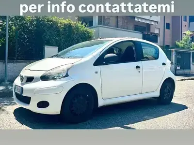 Usata Toyota Aygo 68 CV (50 kW) 2010 Bianco Utilitaria