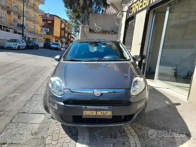 Usata Fiat Punto Dynamic 95 CV (69 kW) 2011 Grigio Utilitaria