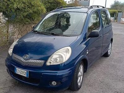 Second-hand Toyota Yaris Verso 75 CP (55 kW) 2005 Albastru Monovolum