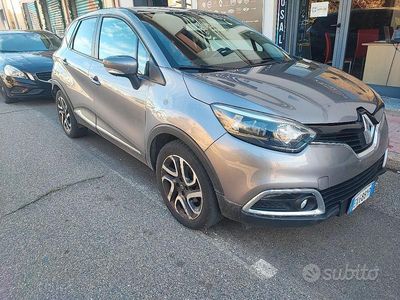 Usata Renault Captur Intens 90 CV (66 kW) 2014 Grigio SUV