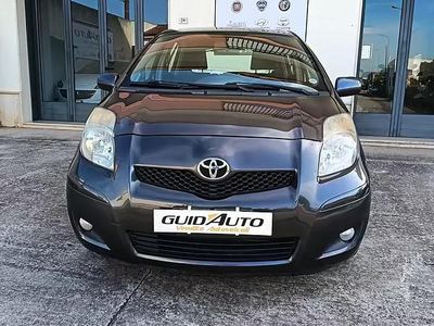 Usata Toyota Yaris 69 CV (50 kW) 2011 Marrone Utilitaria