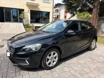 Usata Volvo V40 CC Momentum 115 CV (84 kW) 2015 Nero Station wagon