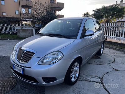 Usata Lancia Ypsilon 60 CV (44 kW) 2010 Grigio Utilitaria