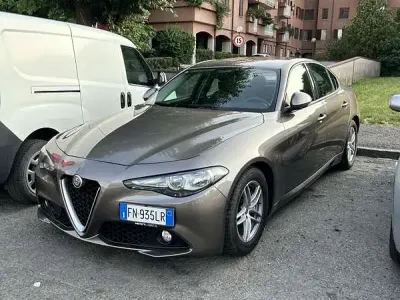 Usata Alfa Romeo Giulia Business 150 CV (110 kW) 2016 Beige Berlina