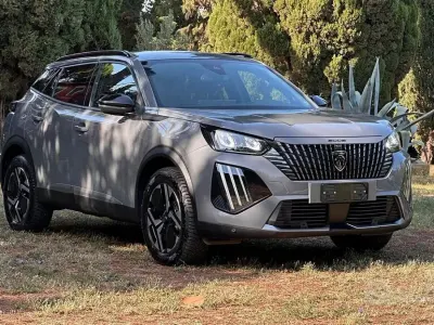 Usata Peugeot 2008 Allure 131 CV (96 kW) 2023 Grigio SUV