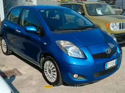 Usata Toyota Yaris Sol 69 CV (50 kW) 2010 Blu Utilitaria