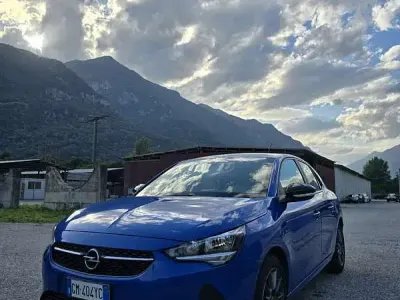 Usata Opel Corsa Edition 101 CV (74 kW) 2023 Bluazzurro Utilitaria